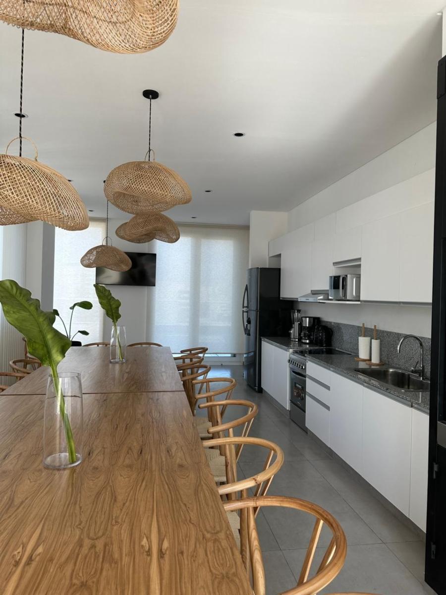 4 AMB , 3 BAÑOS , VESTIDOR, COCINA IND, GRAN BALCON , PISCINA , SUM - 36