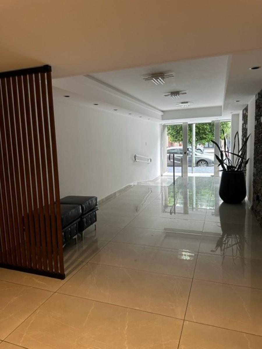 4 AMBIENTES CON 2 COCHERAS, COCINA IND, 2 BAÑOS COMPLETOS , PARRILLA