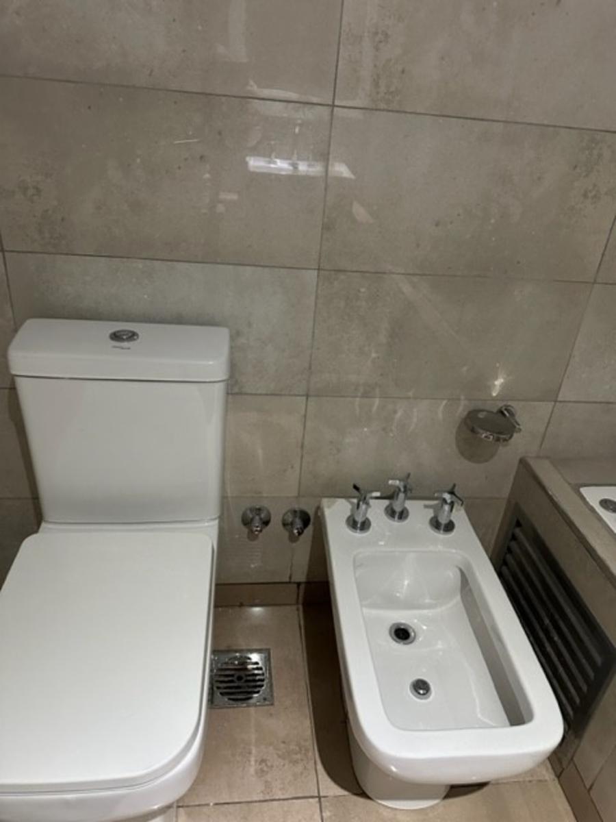 4 AMBIENTES CON 2 COCHERAS, COCINA IND, 2 BAÑOS COMPLETOS , PARRILLA — foto 9