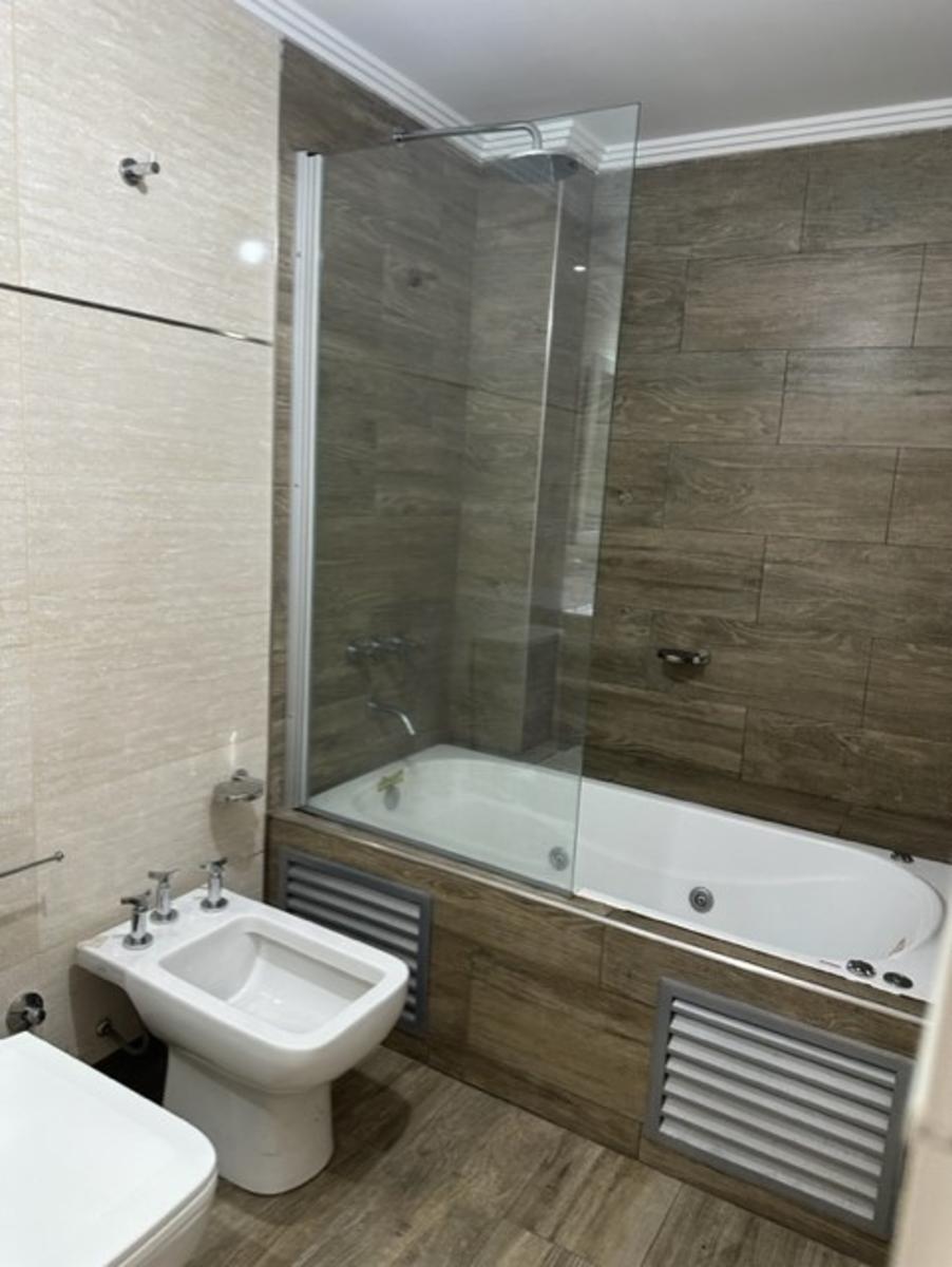 4 AMBIENTES CON 2 COCHERAS, COCINA IND, 2 BAÑOS COMPLETOS , PARRILLA — foto 12
