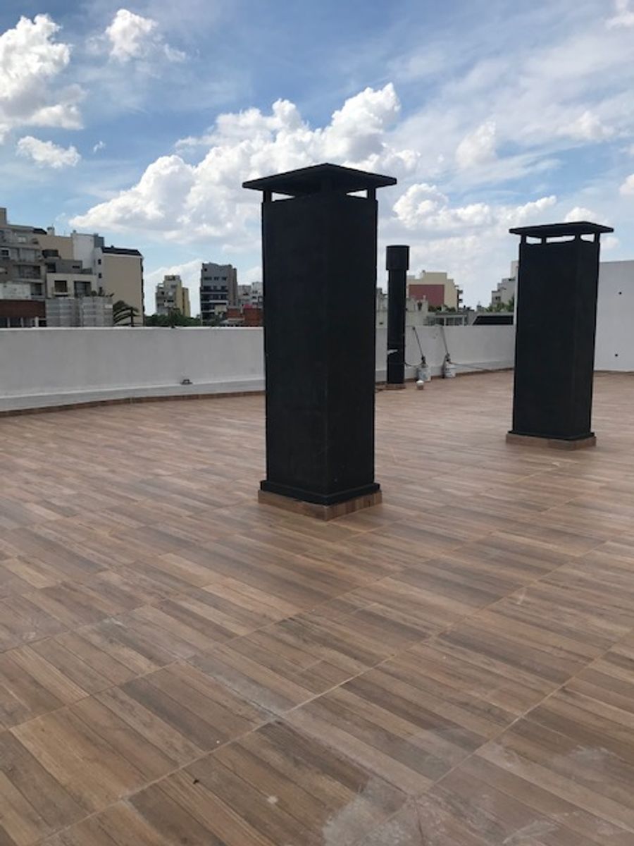 3 AMBIENTES CON 2 BALCONES Y PATIO CON PARRILLA , COCHERA ,SUM YTERRAZASEXC UBICACION Y ESTADO - 12
