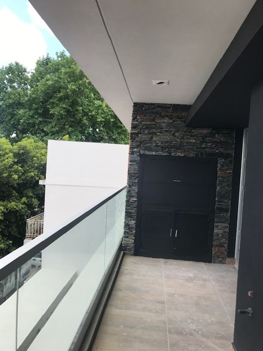 3 AMBIENTES CON 2 BALCONES Y PATIO CON PARRILLA , COCHERA ,SUM YTERRAZASEXC UBICACION Y ESTADO - 15