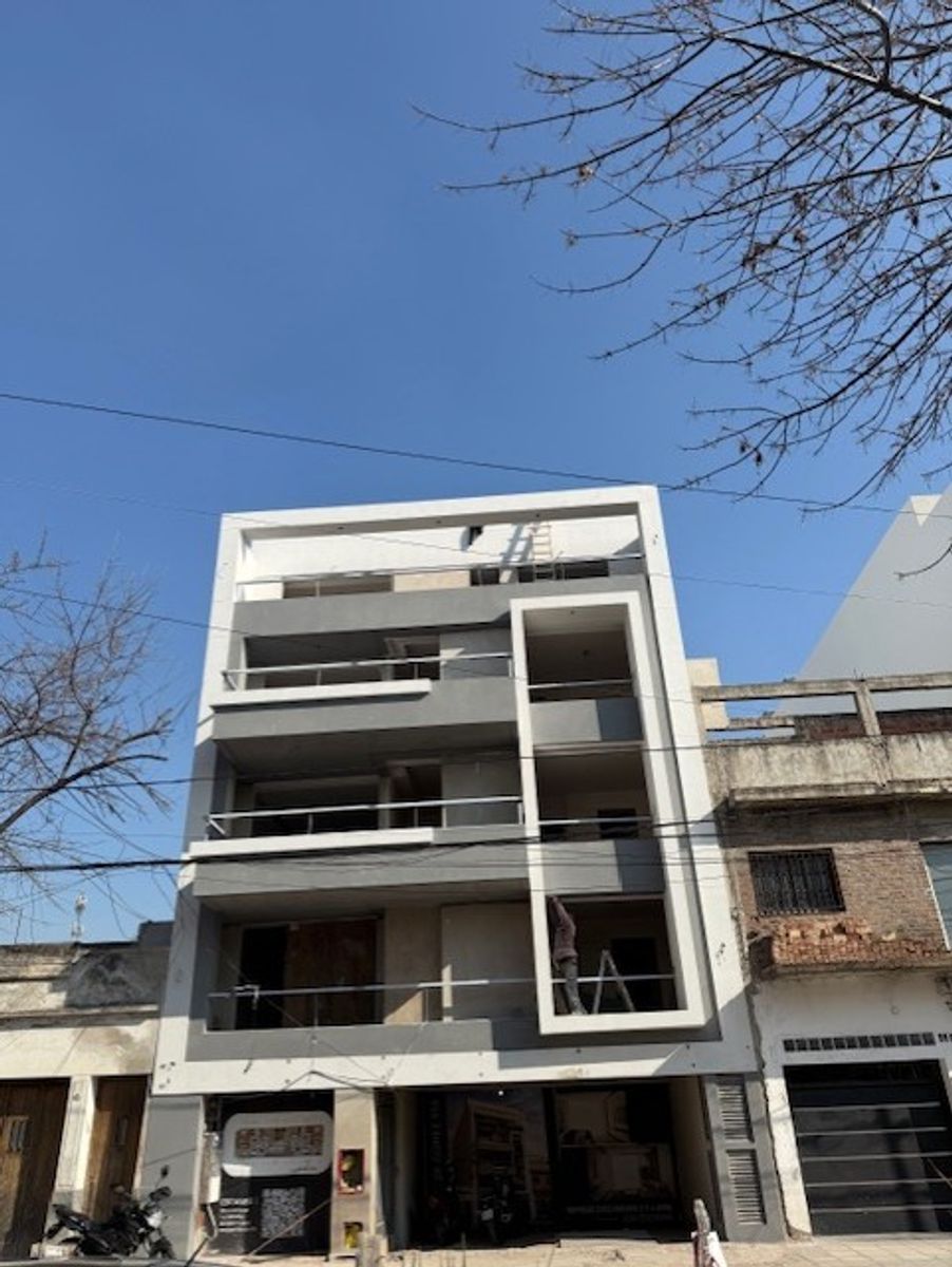 SEMIPISOS DE CATEGORÍA, 4 AMB, 7 UNIDADES DE 4 AMB Y 1 DE 3 AMB, COCHERAS, DOBLE BALCÓN, PARRILLAS — foto 4