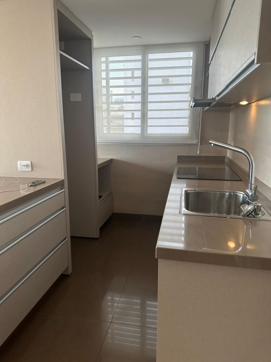 2 AMBIENTES 66M2 CON BALCÓN. EN EDIFICIO DE CATEGORÍA GIMNASIO,LAUNDRY, SUM, SAUNA, PISCINA, PARRILLAS Y SERVICIO DE SEGURIDAD SOBREBVARD RAMÓN L FALCÓN — foto 2