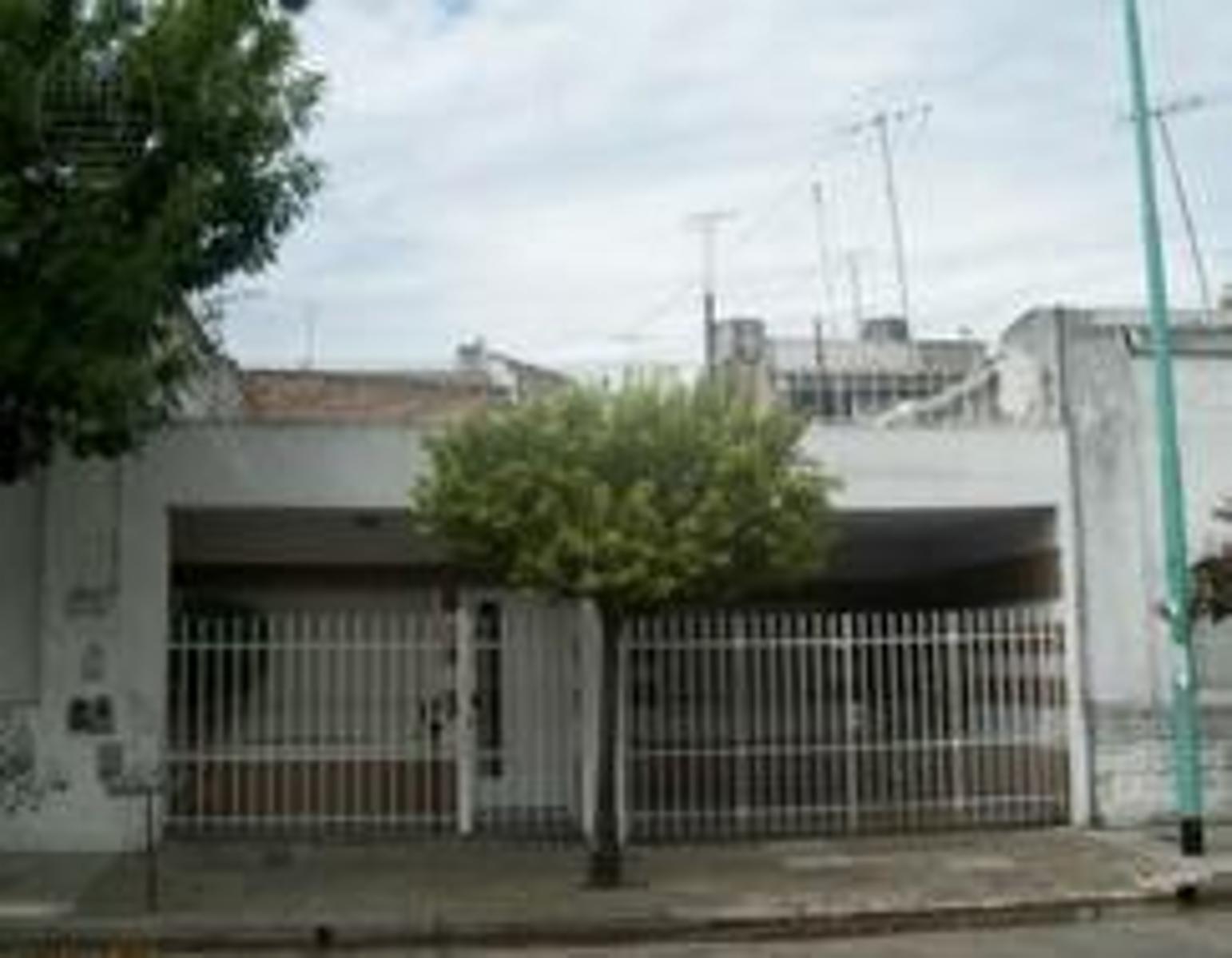 CASA/LOTE , 4 AMB CON PATIO, TERRAZA Y ESPACIO GUARDACOCHE , USAB 2, 8.66 X 17.32 MTS