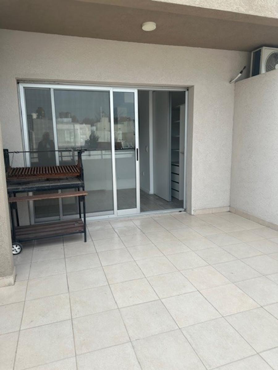 MONOAMBIENTE DIVISIBLE , CON BALCON TERRAZA , BAÑO COMPLETO — foto 2