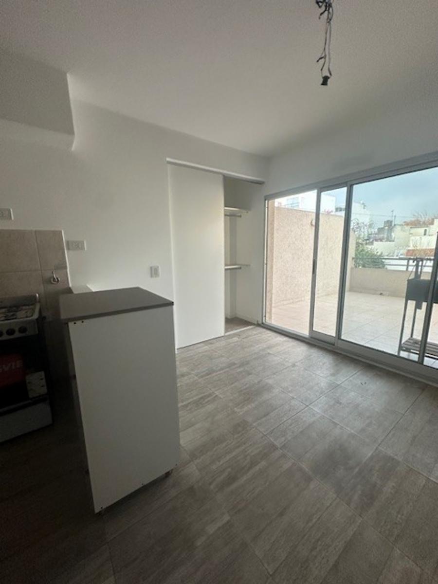 MONOAMBIENTE DIVISIBLE , CON BALCON TERRAZA , BAÑO COMPLETO — foto 6