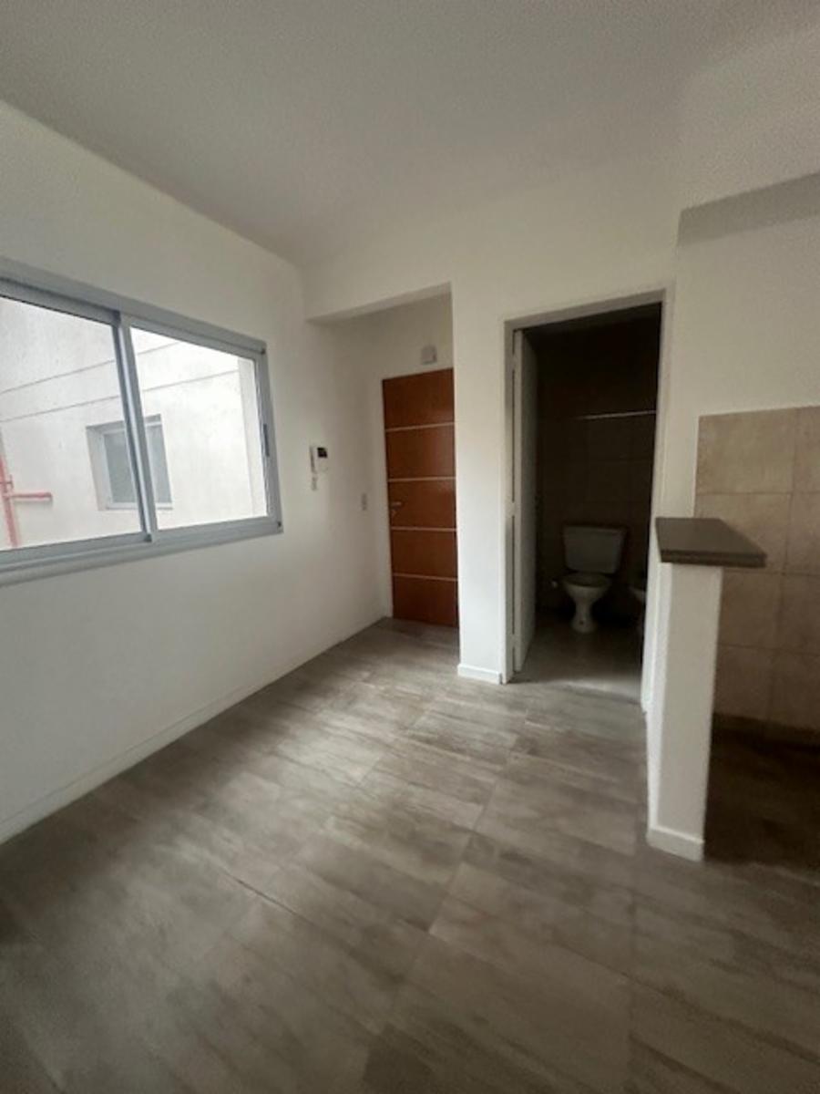 MONOAMBIENTE DIVISIBLE , CON BALCON TERRAZA , BAÑO COMPLETO — foto 8