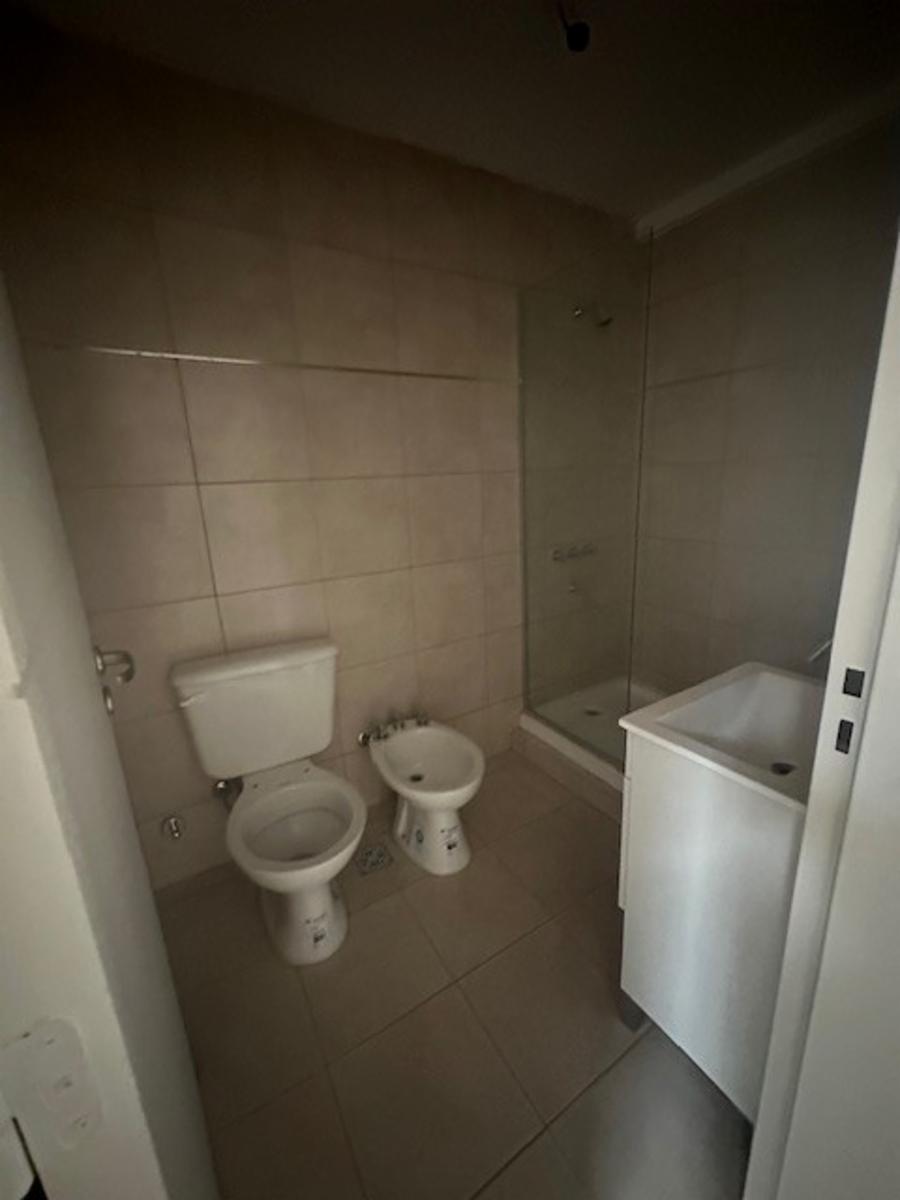 MONOAMBIENTE DIVISIBLE , CON BALCON TERRAZA , BAÑO COMPLETO — foto 9