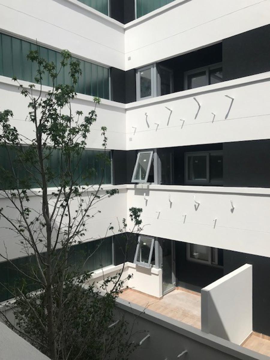 3 AMBIENTES CON COCHERA , DOS BALCONES Y PATIO CON PARRILLA , DOS BAÑOS Y DOS HABITACIONES , LAV IND — foto 4