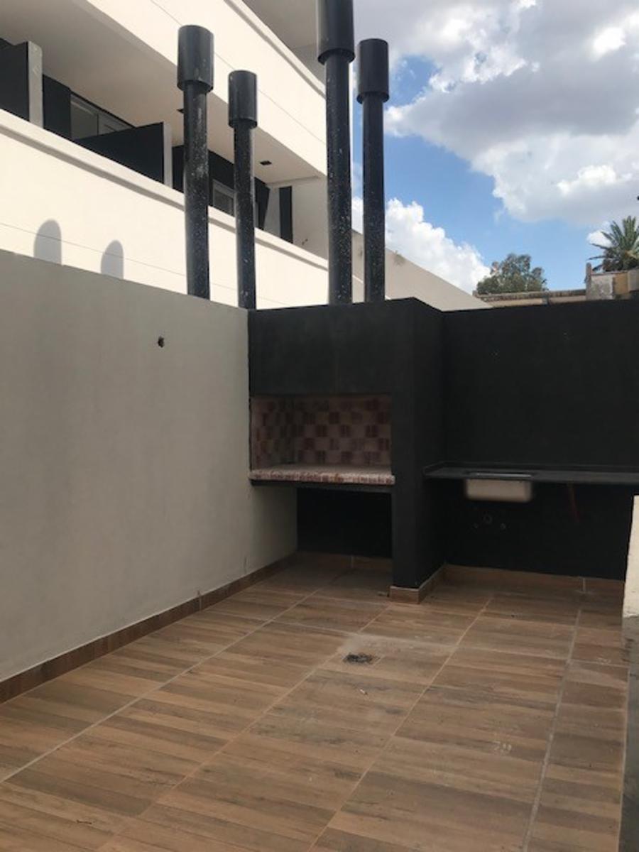 3 AMBIENTES CON COCHERA , DOS BALCONES Y PATIO CON PARRILLA , DOS BAÑOS Y DOS HABITACIONES , LAV IND — foto 8