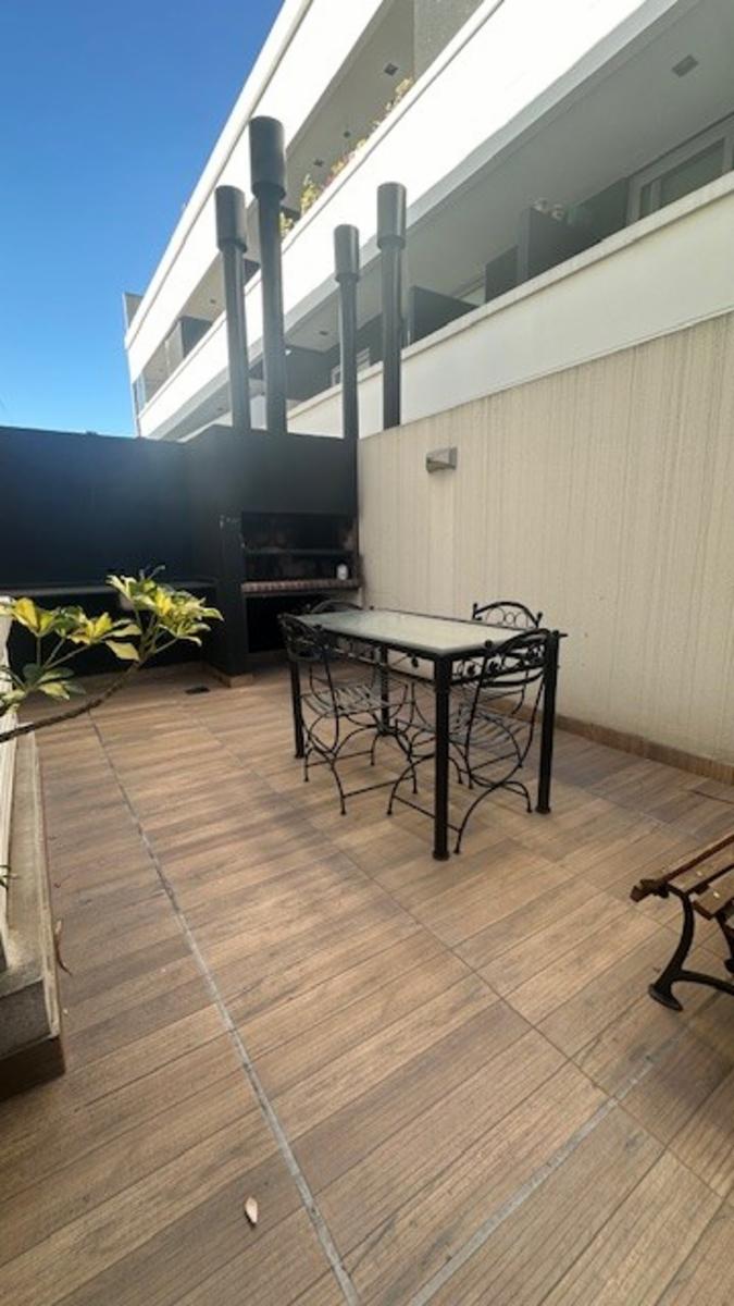 3 AMBIENTES CON COCHERA , DOS BALCONES Y PATIO CON PARRILLA , DOS BAÑOS Y DOS HABITACIONES , LAV IND — foto 9