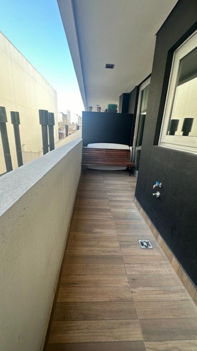 3 AMBIENTES CON COCHERA , DOS BALCONES Y PATIO CON PARRILLA , DOS BAÑOS Y DOS HABITACIONES , LAV IND — foto 10