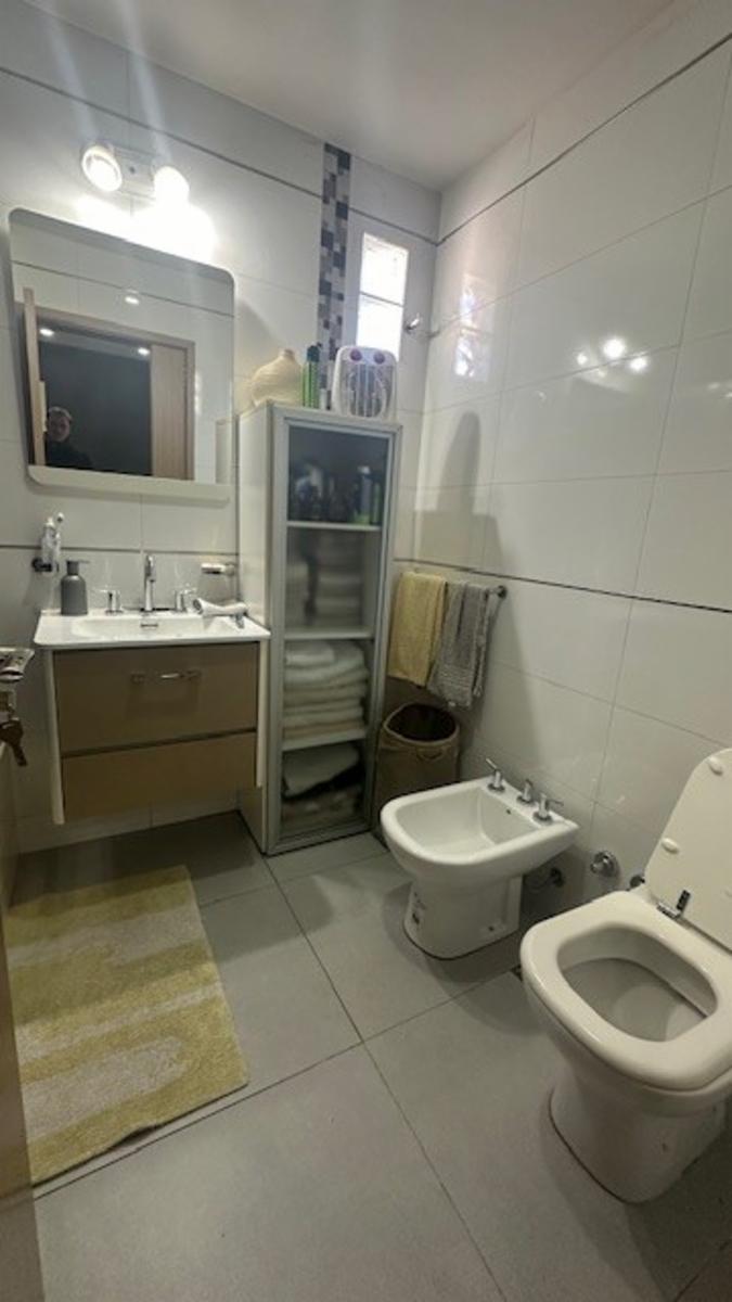3 AMBIENTES CON COCHERA , DOS BALCONES Y PATIO CON PARRILLA , DOS BAÑOS Y DOS HABITACIONES , LAV IND — foto 15