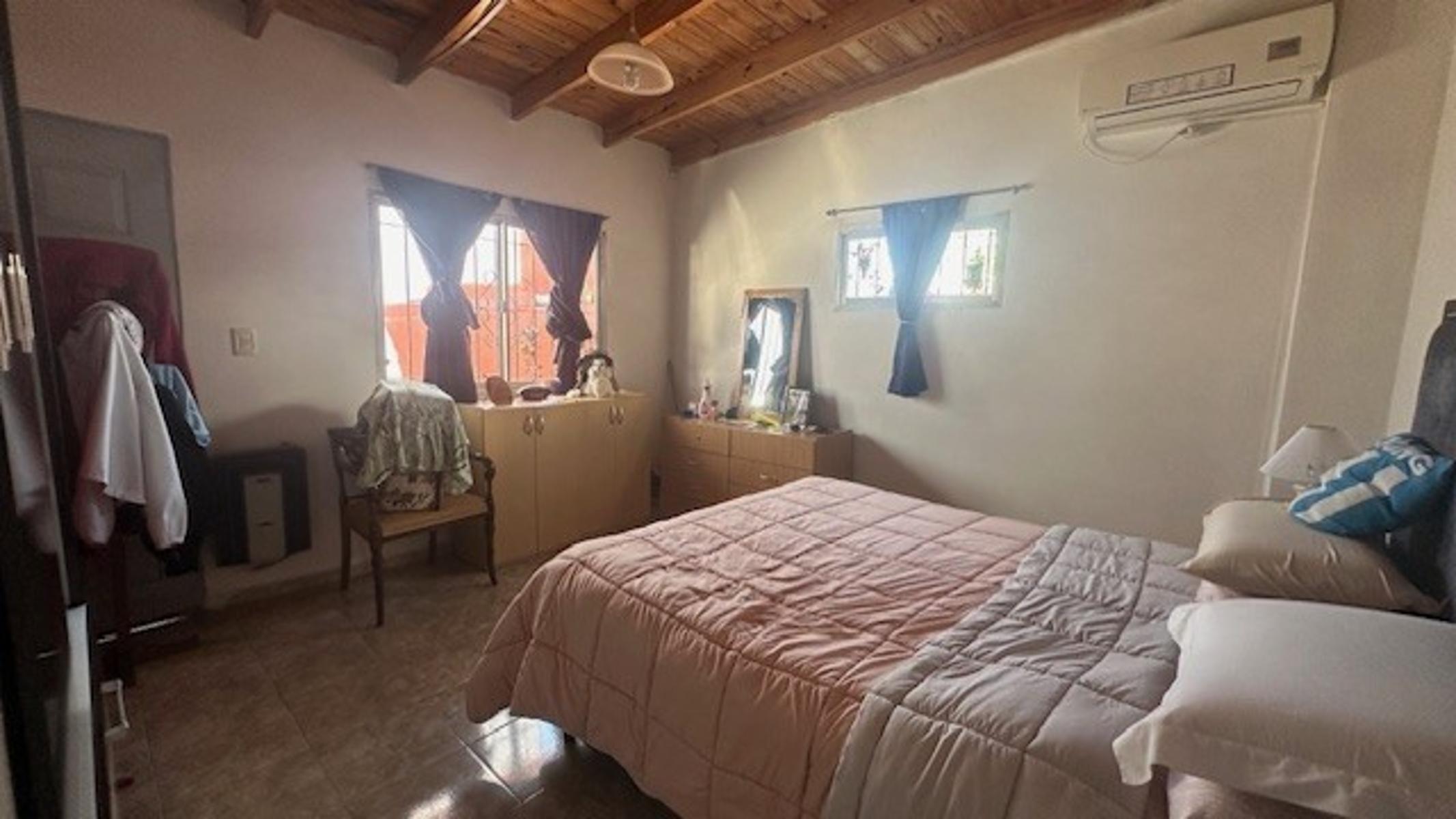 CASA /LOTE SOBRE AV EMILIO CASTRO , GALPON/DEPOSITO EN PLANTA BAJA y PH 3 AMB EN PLANTA ALTA CON TERRAZA — foto 4