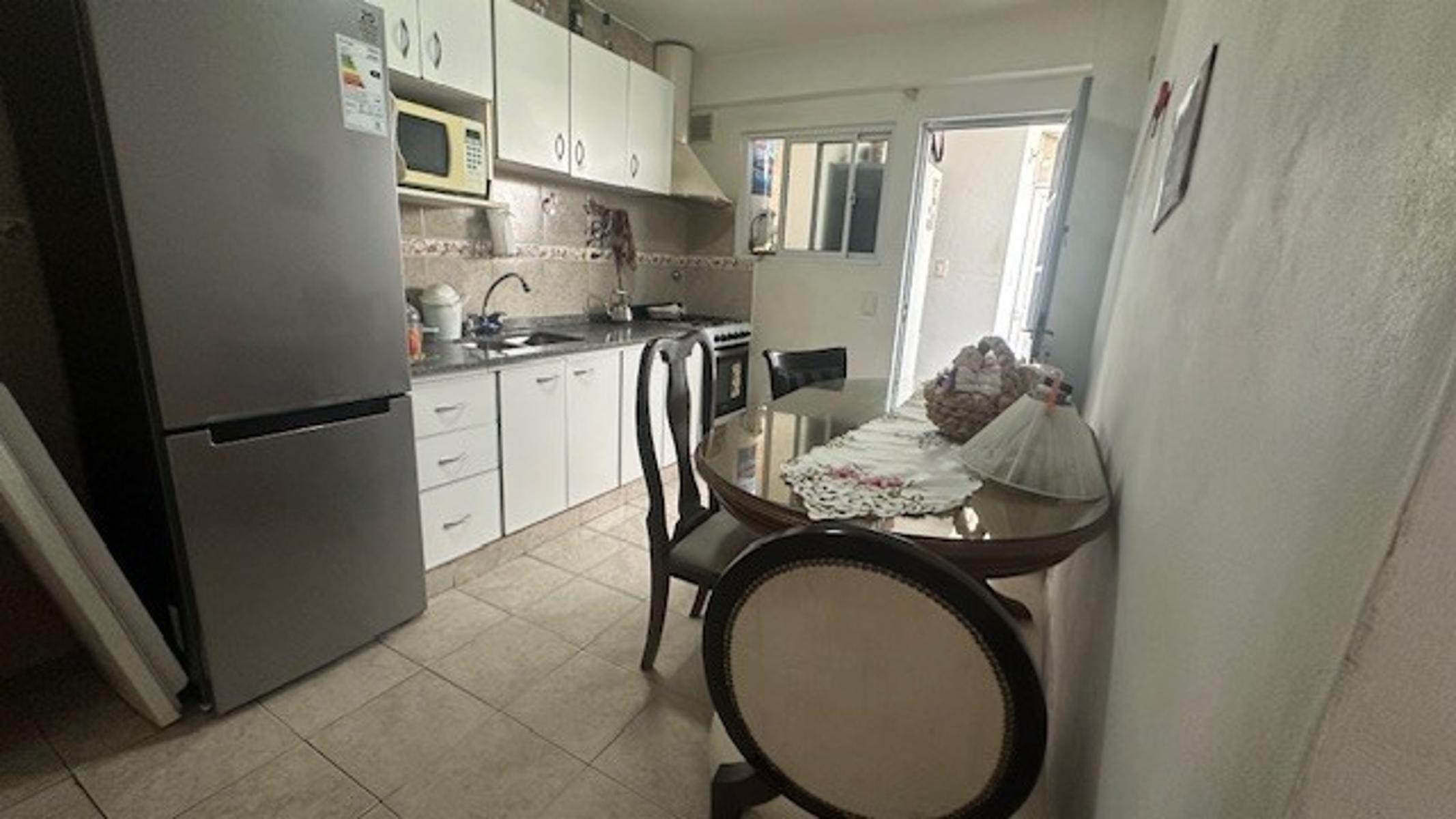 CASA /LOTE SOBRE AV EMILIO CASTRO , GALPON/DEPOSITO EN PLANTA BAJA y PH 3 AMB EN PLANTA ALTA CON TERRAZA — foto 6