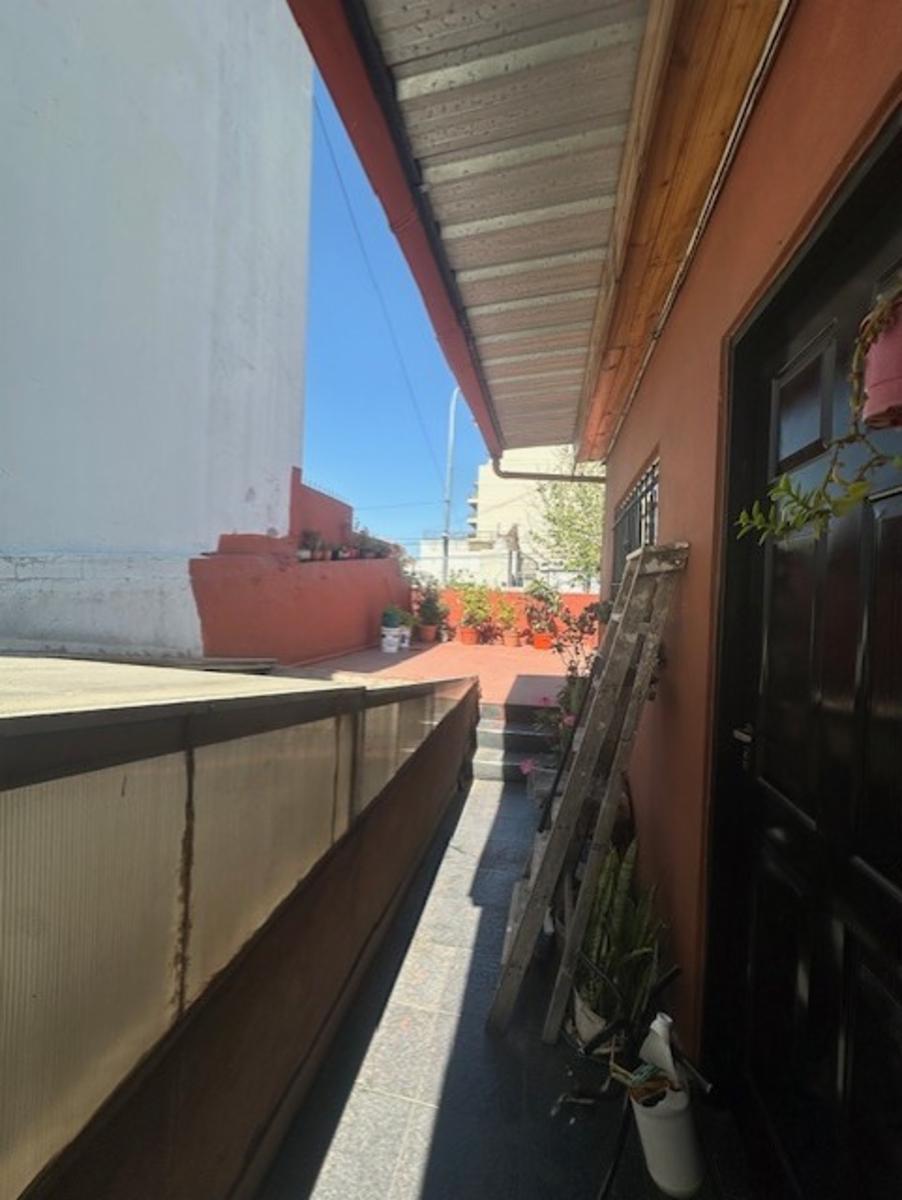 CASA /LOTE SOBRE AV EMILIO CASTRO , GALPON/DEPOSITO EN PLANTA BAJA y PH 3 AMB EN PLANTA ALTA CON TERRAZA — foto 11