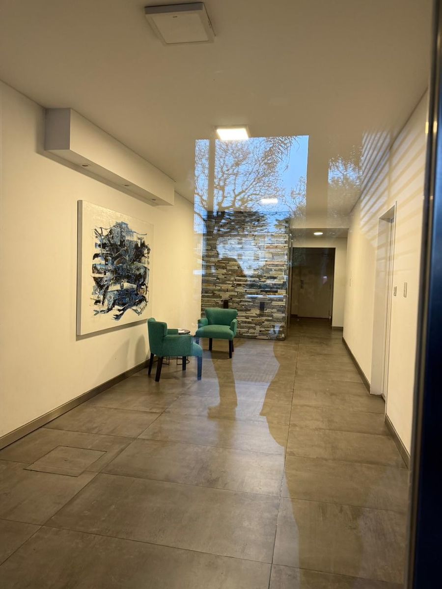 MONOAMBIENTE AL FRENTE, GRAN BALCON, BAÑO CON BAÑERA, COCINA COMPLETA A GAS — foto 2