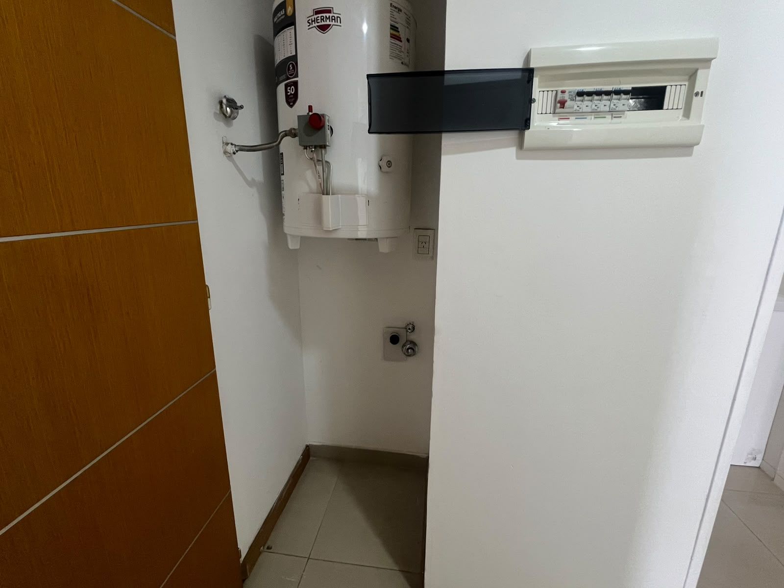 MONOAMBIENTE AL FRENTE, GRAN BALCON, BAÑO CON BAÑERA, COCINA COMPLETA A GAS — foto 3