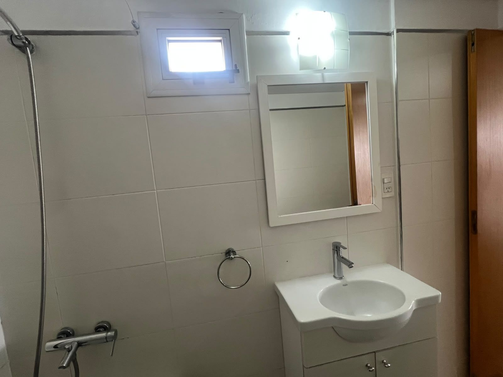 MONOAMBIENTE AL FRENTE, GRAN BALCON, BAÑO CON BAÑERA, COCINA COMPLETA A GAS — foto 4