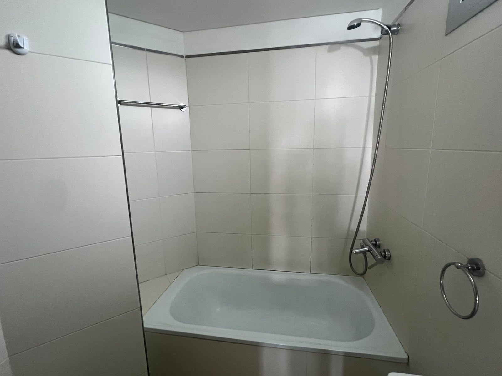 MONOAMBIENTE AL FRENTE, GRAN BALCON, BAÑO CON BAÑERA, COCINA COMPLETA A GAS — foto 6