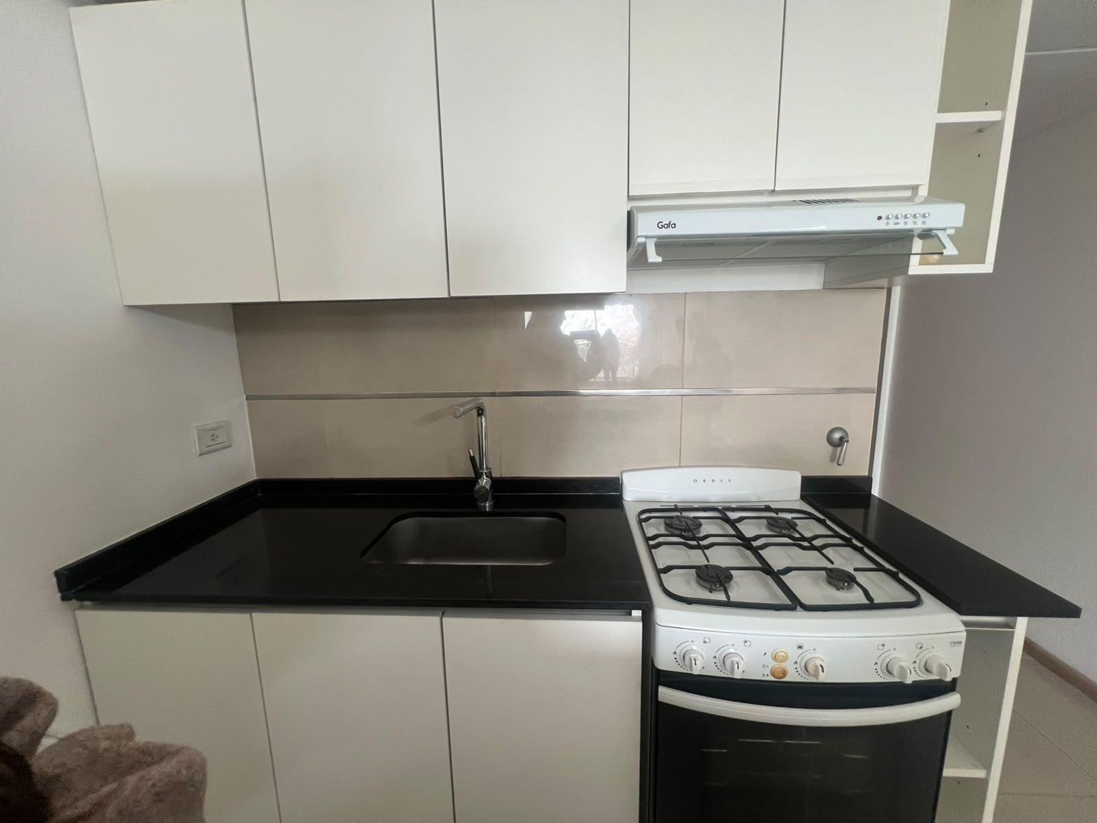 MONOAMBIENTE AL FRENTE, GRAN BALCON, BAÑO CON BAÑERA, COCINA COMPLETA A GAS — foto 7