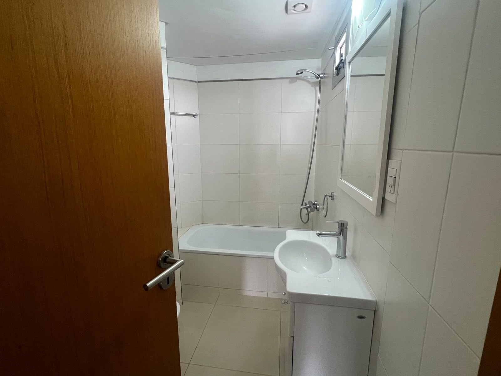 MONOAMBIENTE AL FRENTE, GRAN BALCON, BAÑO CON BAÑERA, COCINA COMPLETA A GAS — foto 8