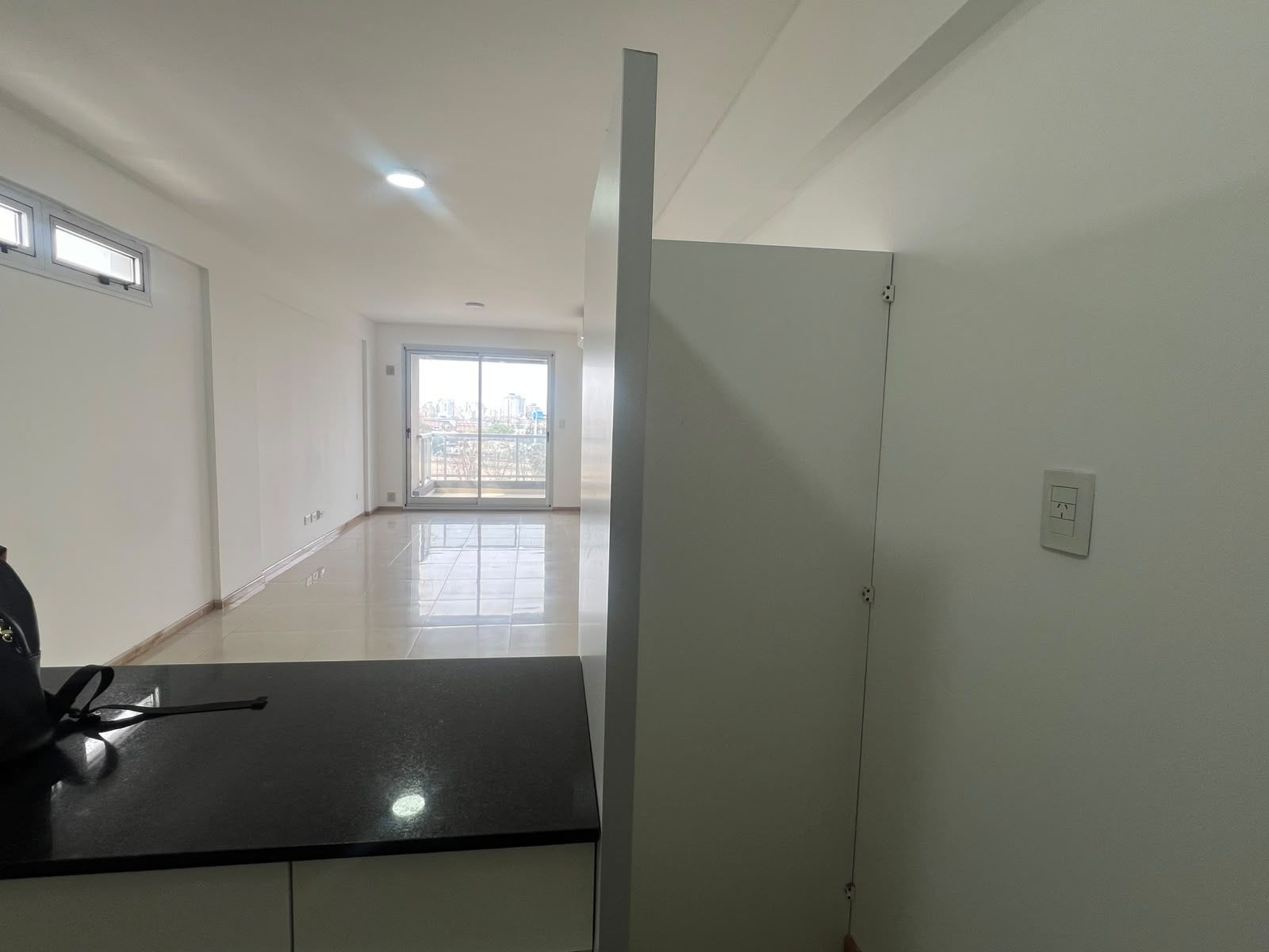 MONOAMBIENTE AL FRENTE, GRAN BALCON, BAÑO CON BAÑERA, COCINA COMPLETA A GAS — foto 10