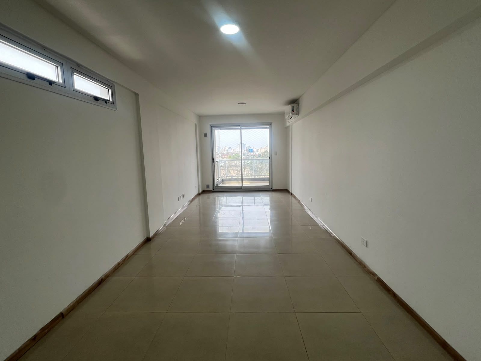MONOAMBIENTE AL FRENTE, GRAN BALCON, BAÑO CON BAÑERA, COCINA COMPLETA A GAS — foto 11