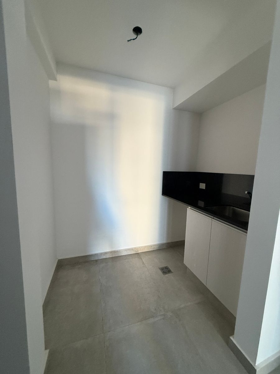4 ambientes , 3 hab ,3 baños , cocina y lav ind, piscina ,cocheraybaulera OPC — foto 6