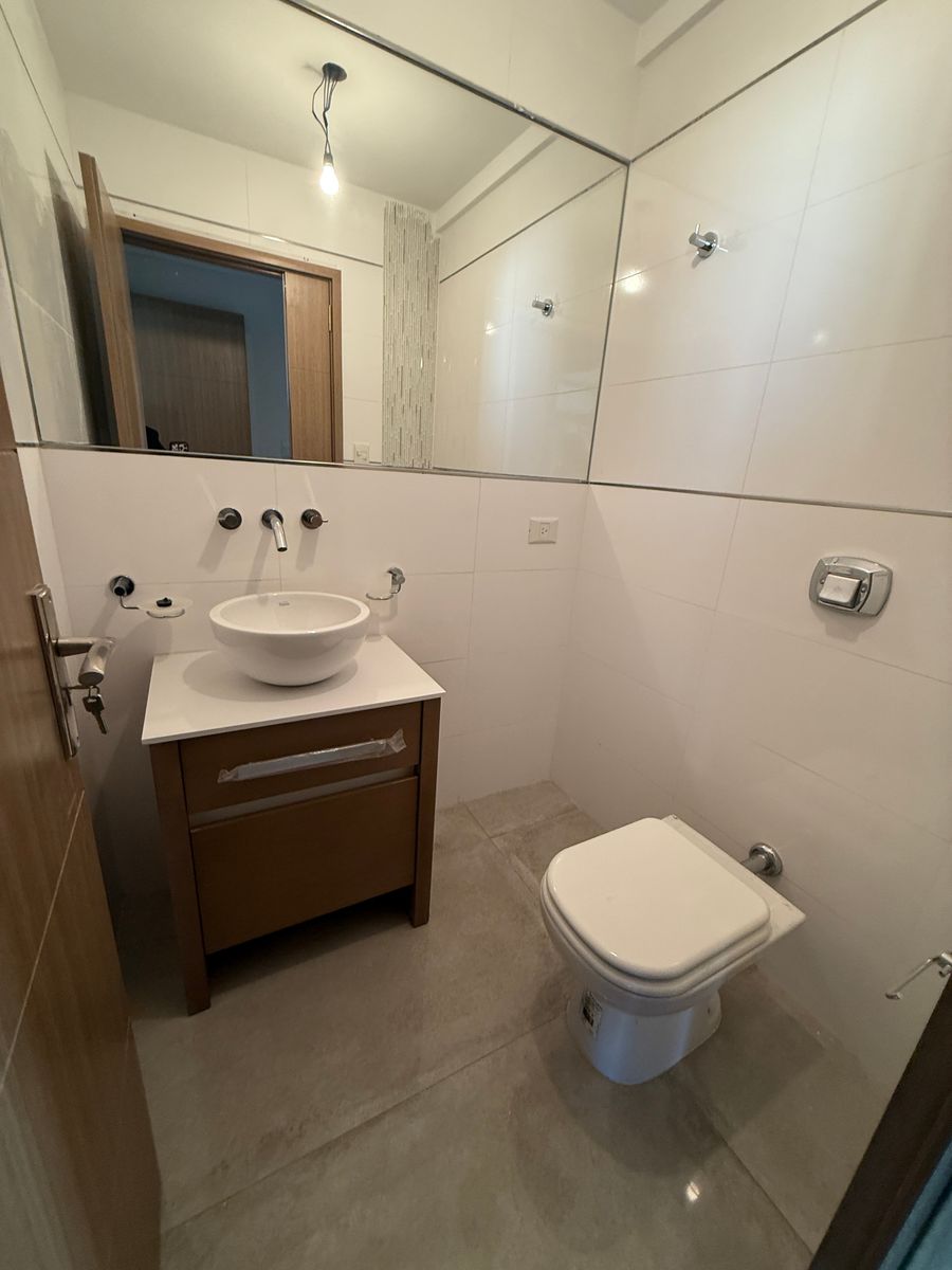 4 ambientes , 3 hab ,3 baños , cocina y lav ind, piscina ,cocheraybaulera OPC — foto 9