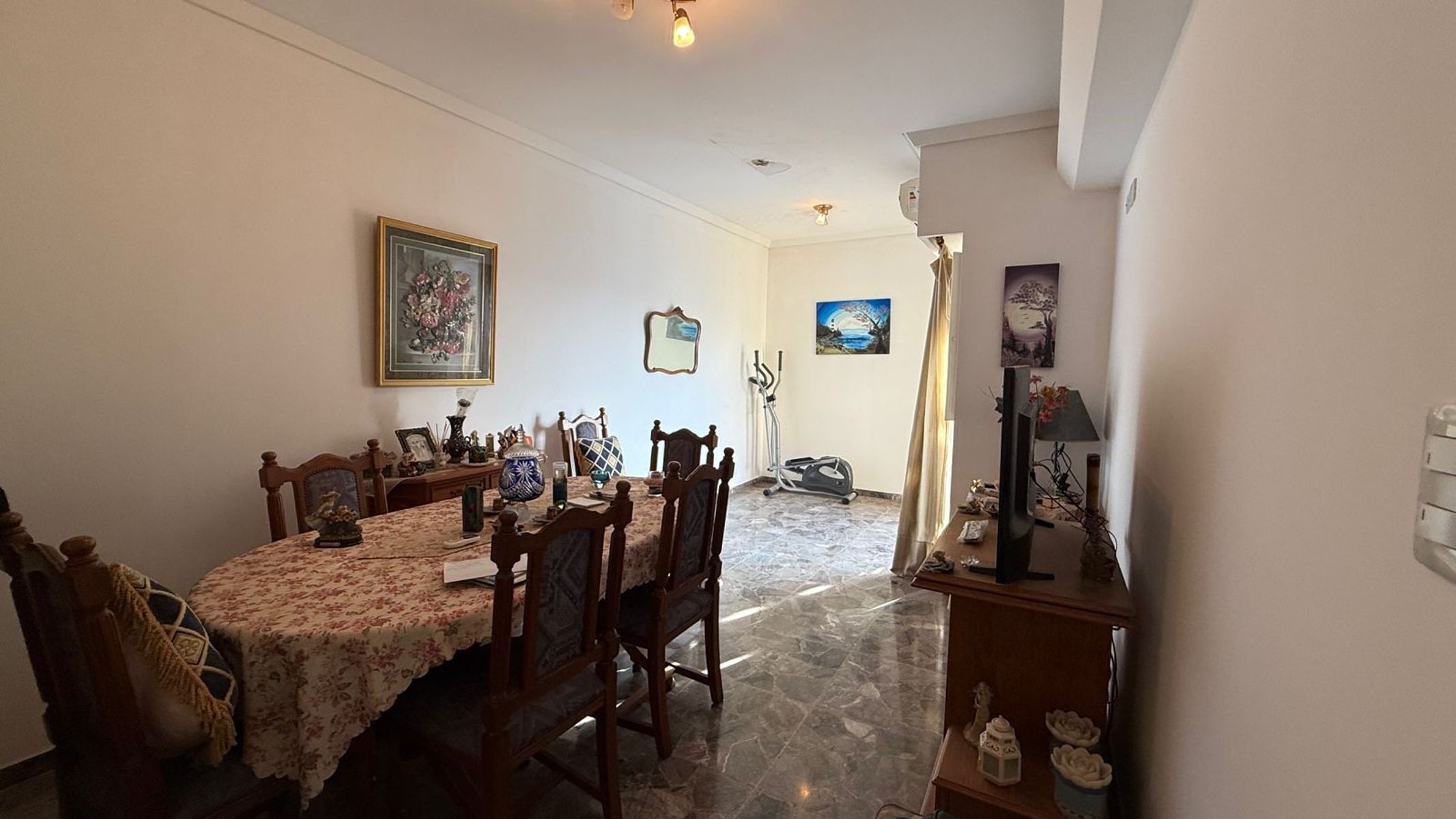 2 AMBIENTES , COCINA INDEP, BAÑO COMPLETO, AMPLIO LIVING COMEDOR