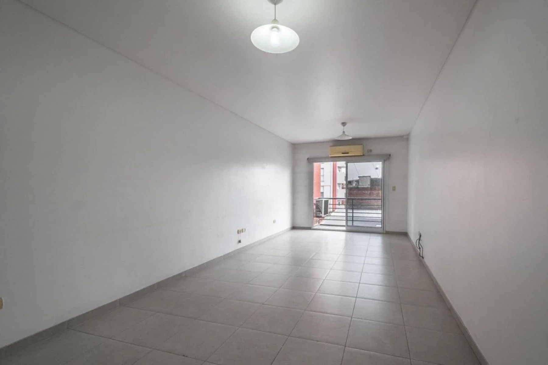 MONOAMBIENTE AL FRENTE CON BALCON CON COCHERA Y BAULERA — foto 8