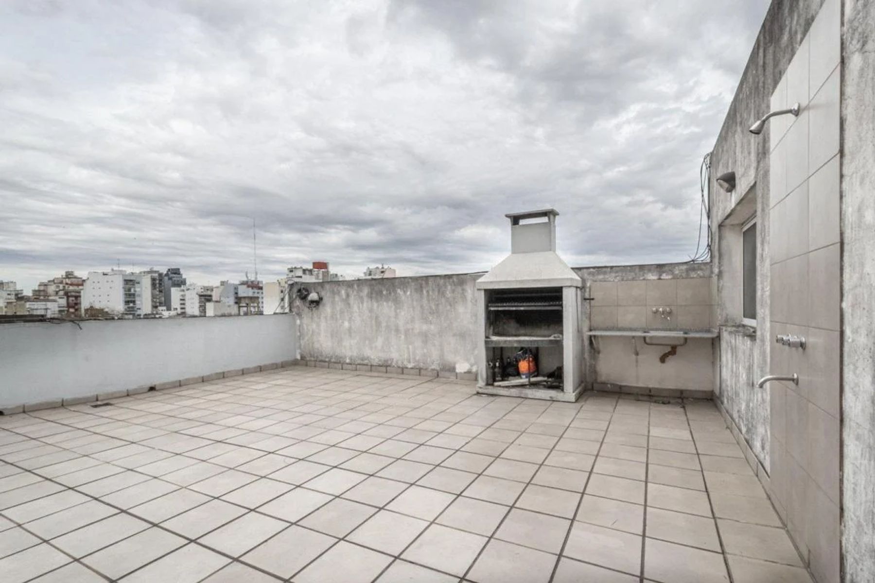 MONOAMBIENTE AL FRENTE CON BALCON CON COCHERA Y BAULERA — foto 10