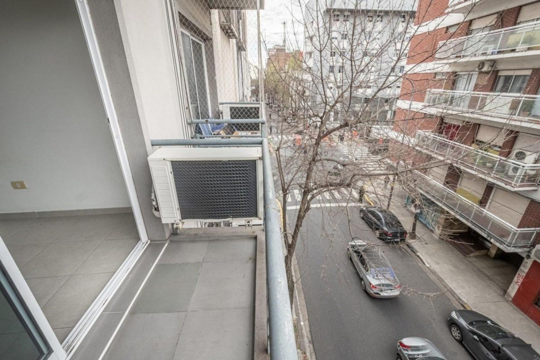 MONOAMBIENTE AL FRENTE CON BALCON CON COCHERA Y BAULERA — foto 13