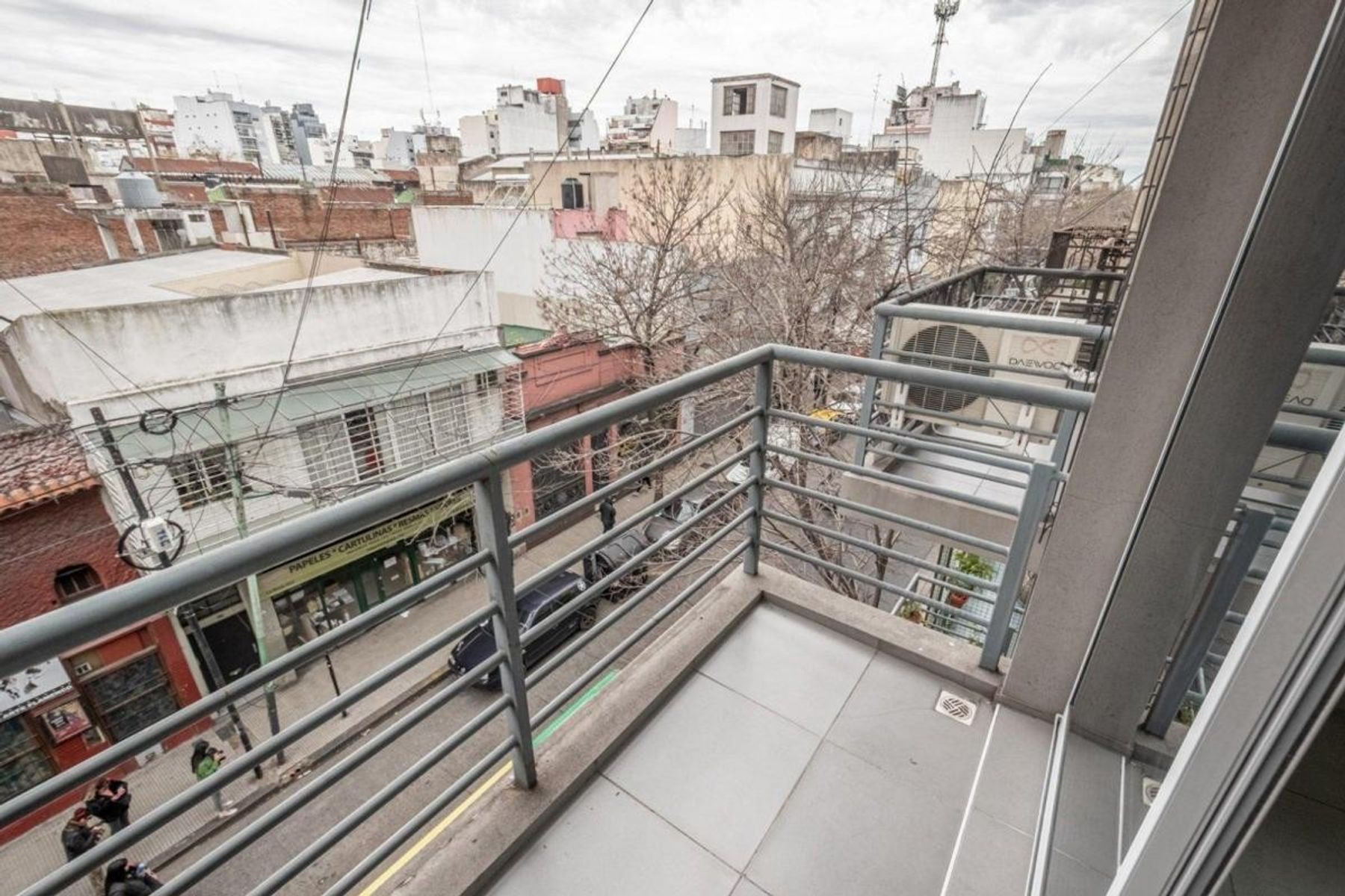 MONOAMBIENTE AL FRENTE CON BALCON CON COCHERA Y BAULERA — foto 14
