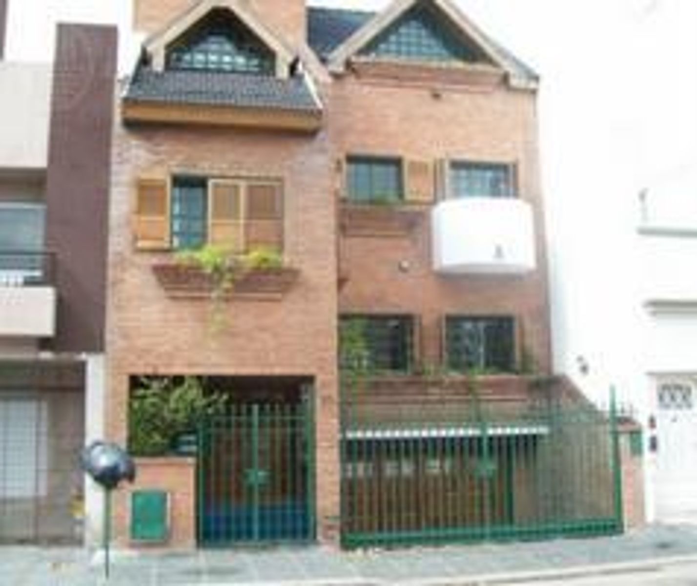 CASA DE 276 M2 , EXCELENTE UBICACION