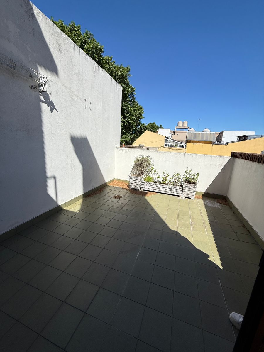 venta casa villa luro,276 m2, muy buen estado — foto 2