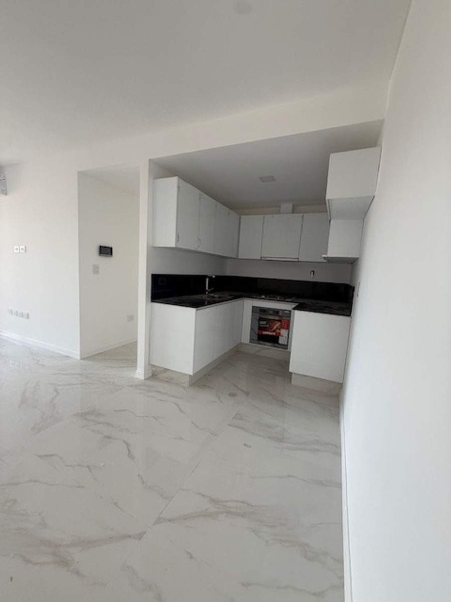 3 amb Balcon terraza , 2 hab, 2 baños completos , parrilla — foto 9