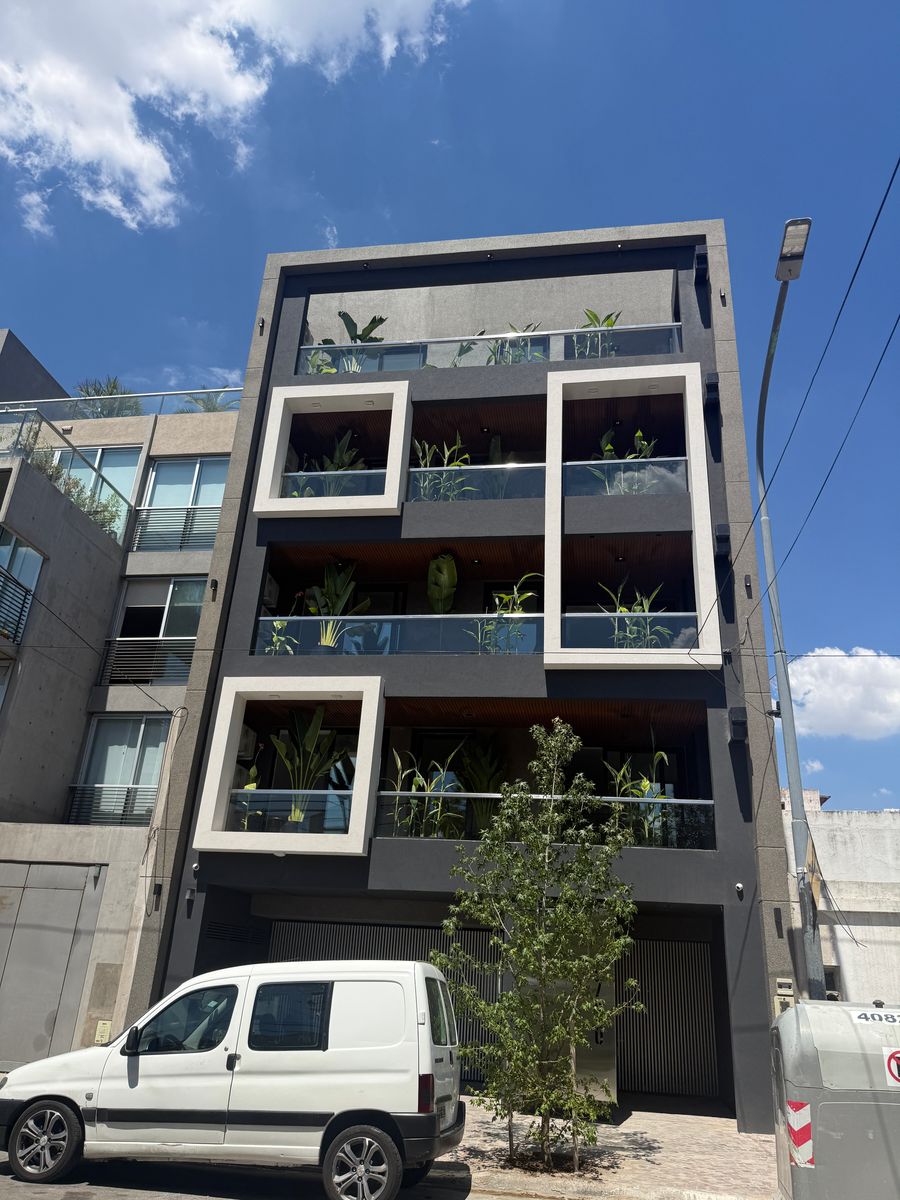 2 ambientes con amplios balcones o patios , parrilla