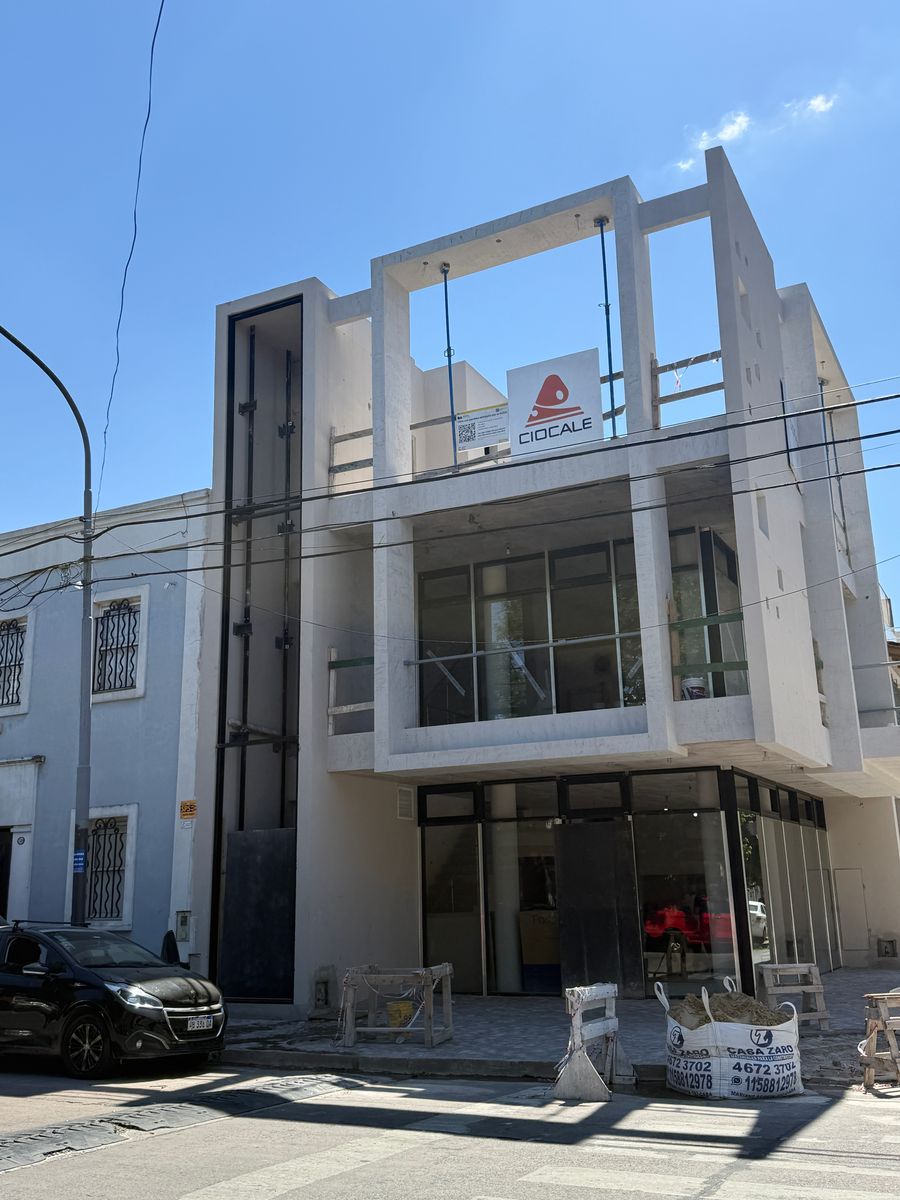 local en tres plantas ,con terraza, en alquiler en la mejor zona devilla Luro - 4