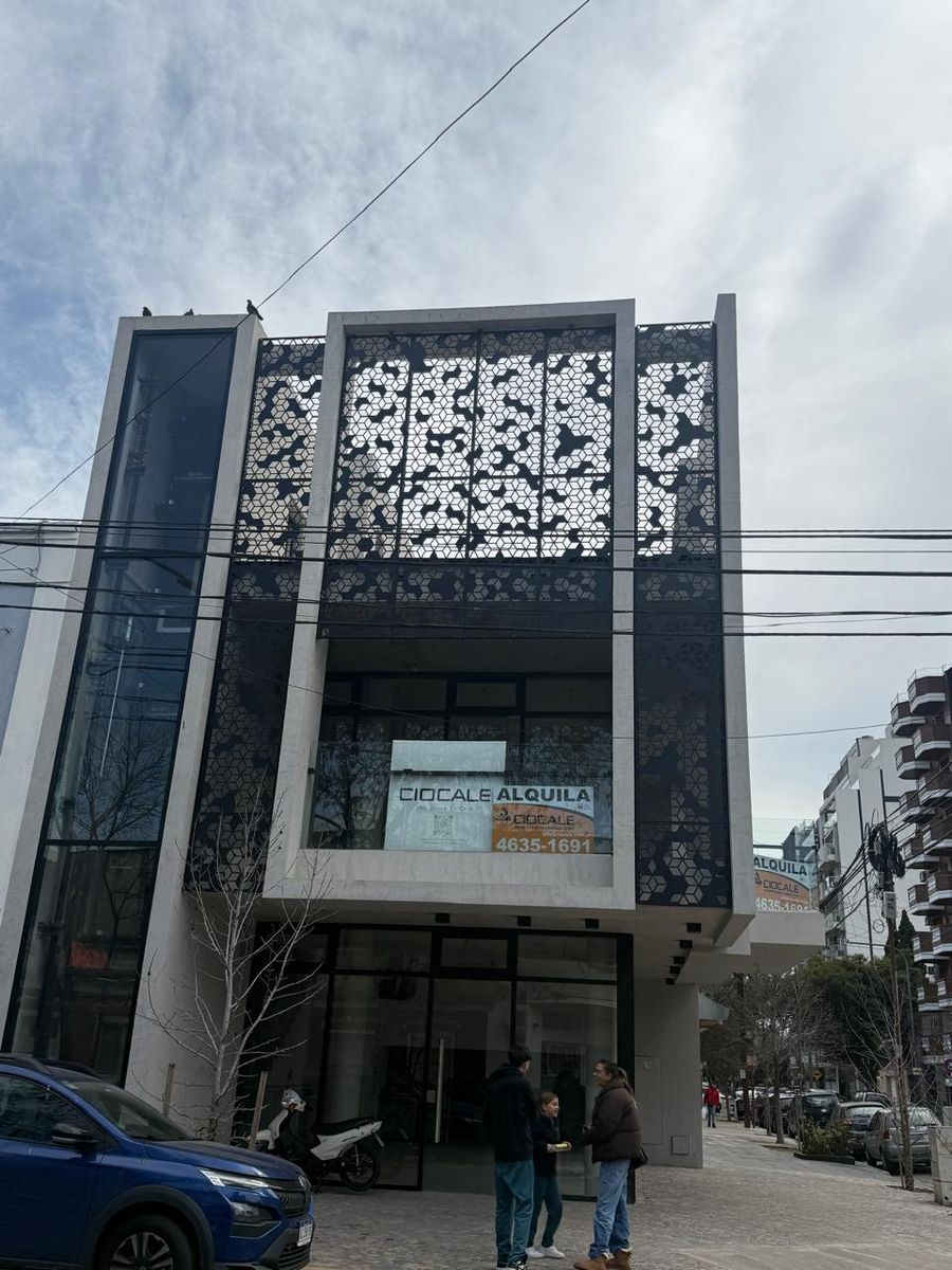 local en tres plantas ,con terraza, en alquiler en la mejor zona devilla Luro - 16