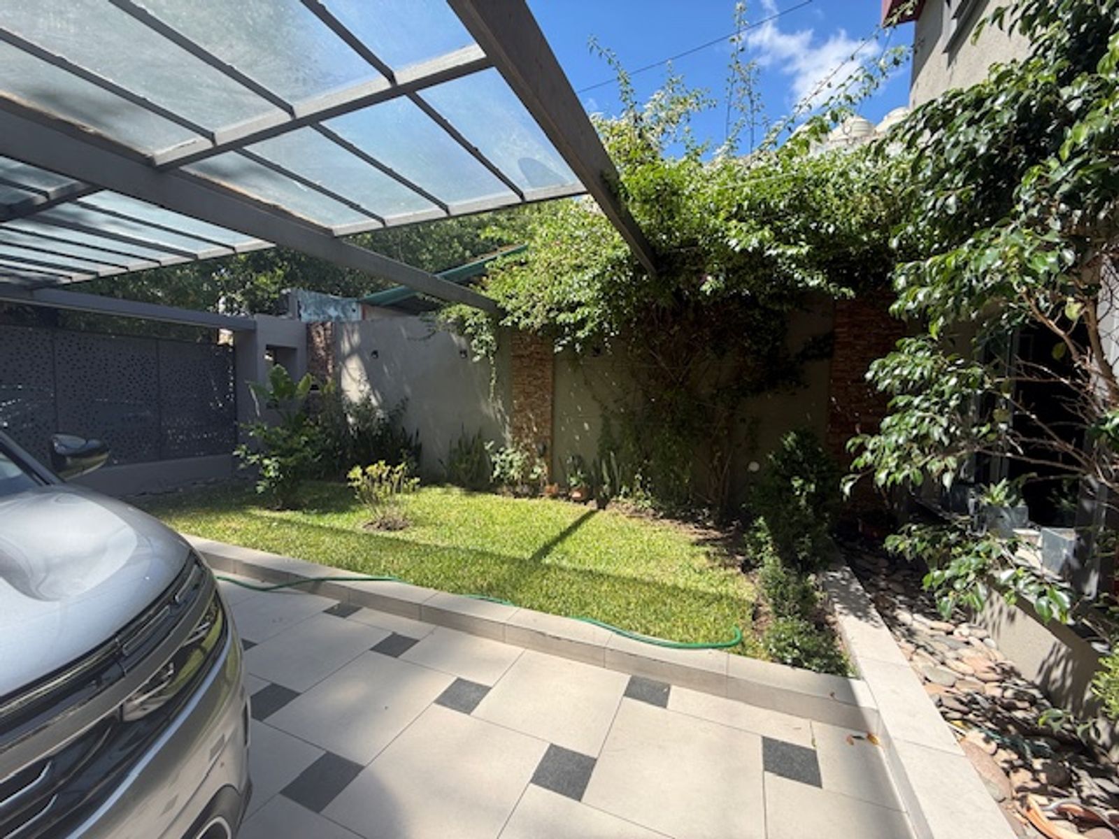 CASA CON JARDIN , PISCINA, QUINCHO , 5 AMBIENTES — foto 5