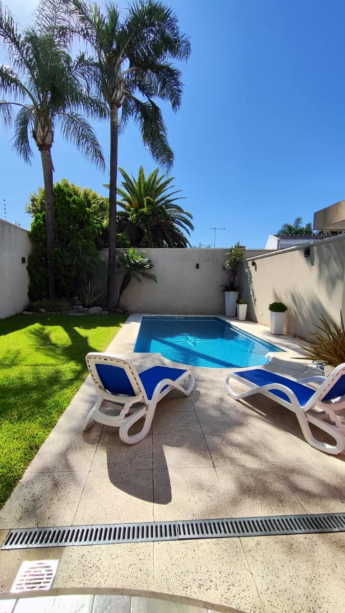 casa de 5 ambientes , piscina , jardin , lote de 10 x 37 mts en la mejor cuadra de Naon — foto 5