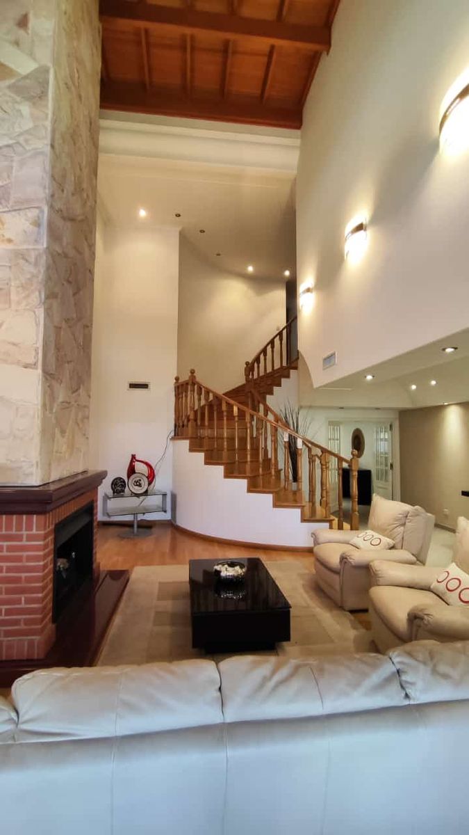 casa de 5 ambientes , piscina , jardin , lote de 10 x 37 mts en la mejor cuadra de Naon — foto 7