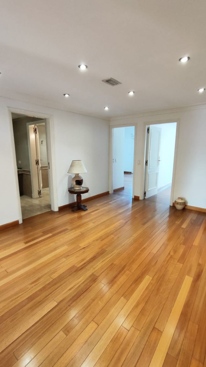 casa de 5 ambientes , piscina , jardin , lote de 10 x 37 mts en la mejor cuadra de Naon — foto 8