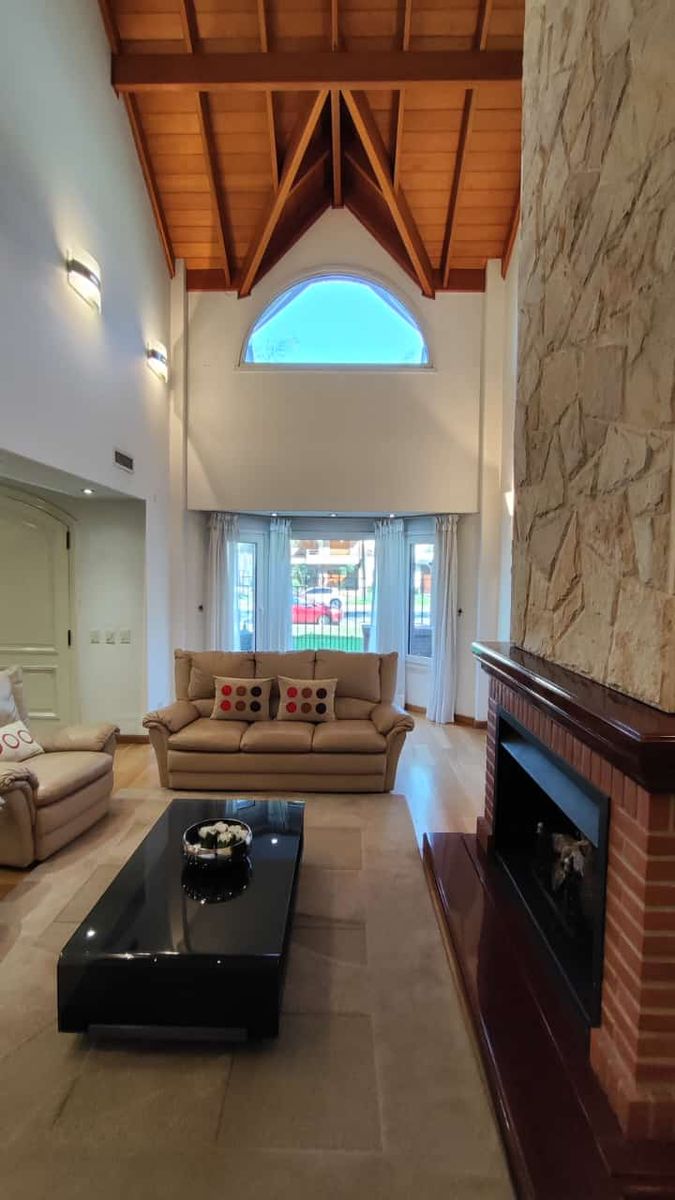 casa de 5 ambientes , piscina , jardin , lote de 10 x 37 mts en la mejor cuadra de Naon — foto 13