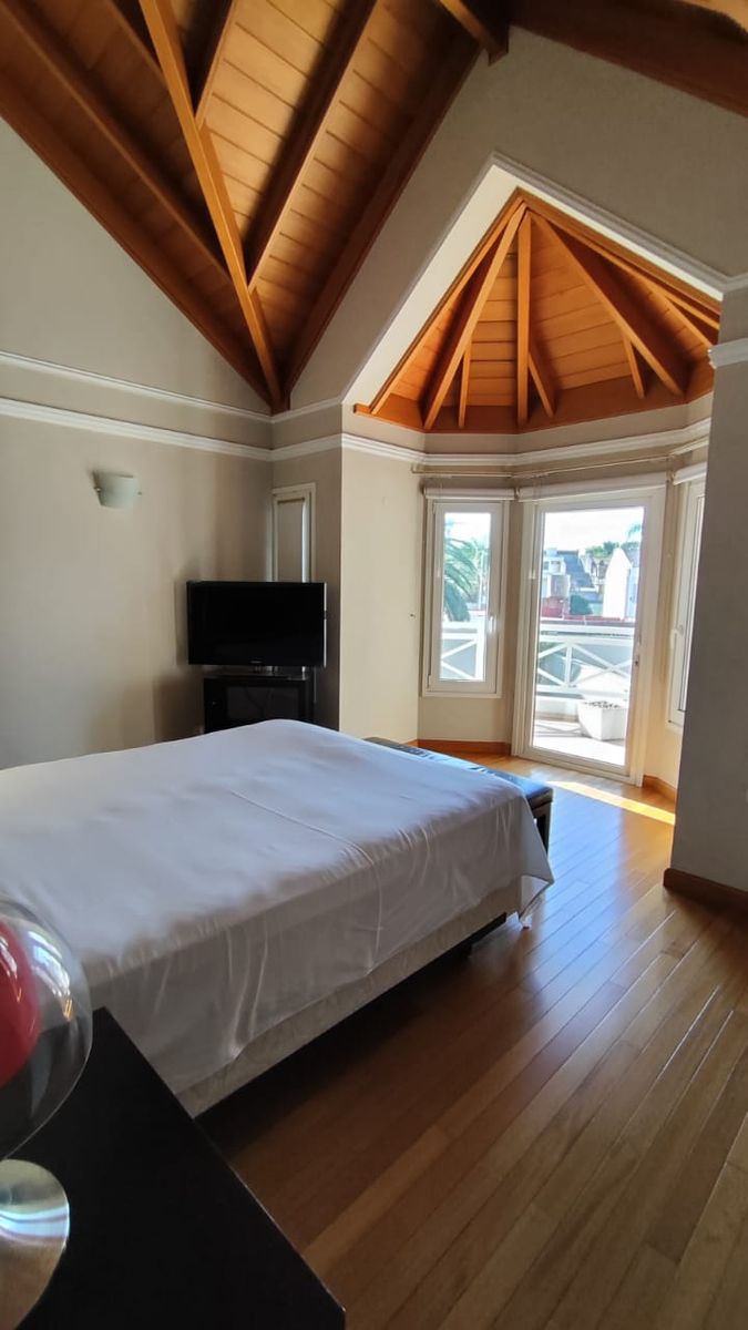 casa de 5 ambientes , piscina , jardin , lote de 10 x 37 mts en la mejor cuadra de Naon — foto 15