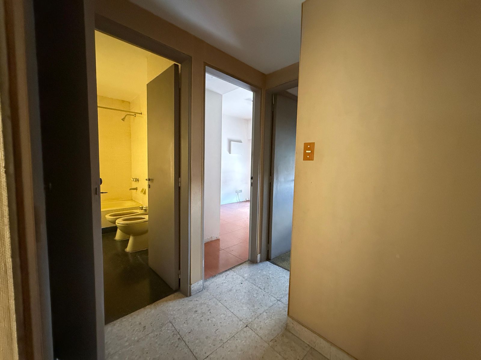 Venta de departamento a refaccionar en Liniers — foto 4