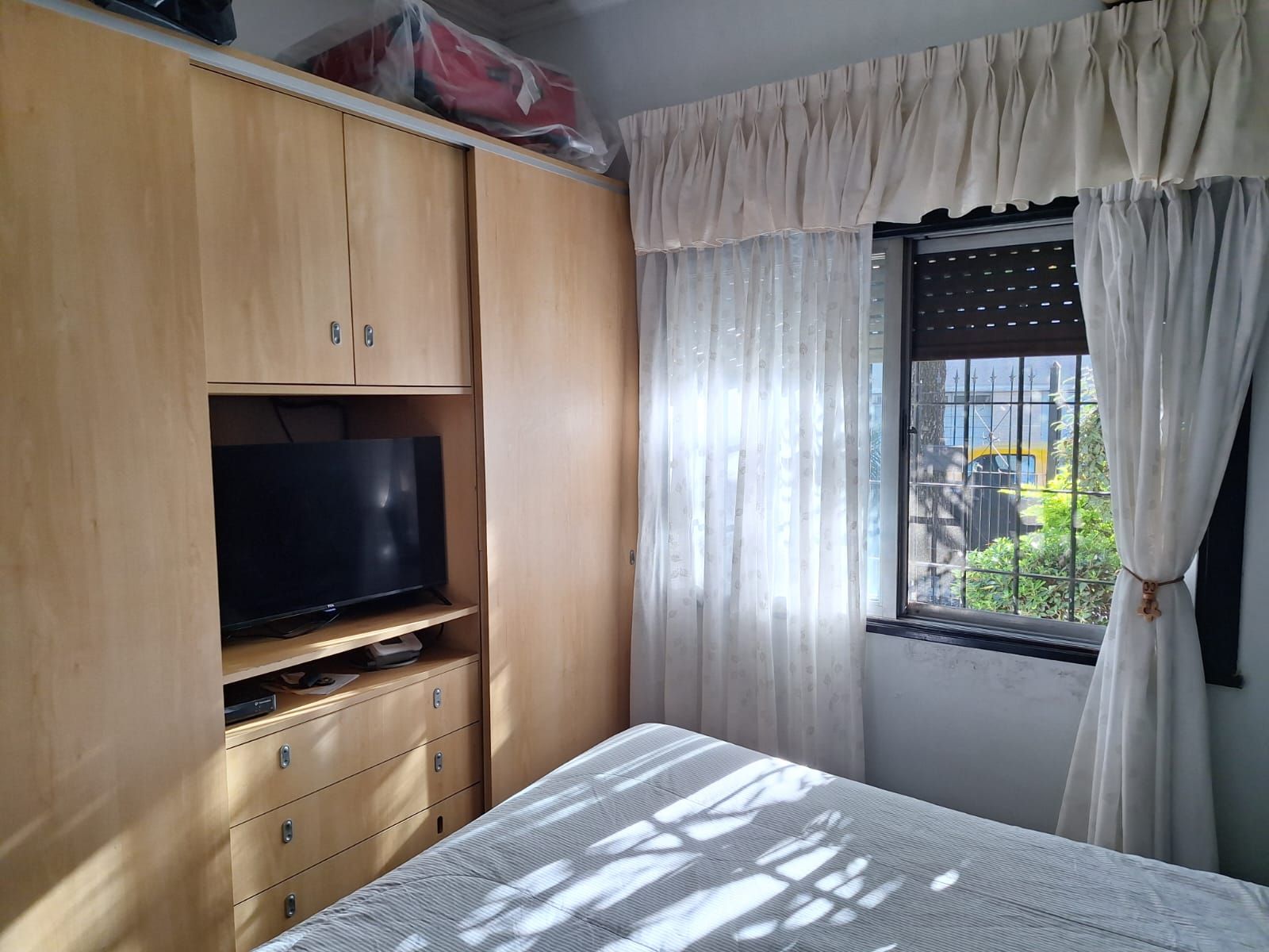 CASA 4 AMB, JARDIN AL FRENTE, COCHERA Y TERRAZA — foto 9